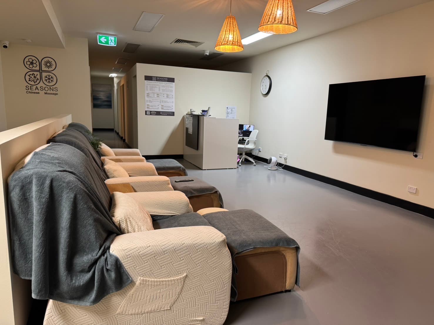 Seasons Chinese Massage Mt Eliza Welcoming Reception Desk and Lounge
